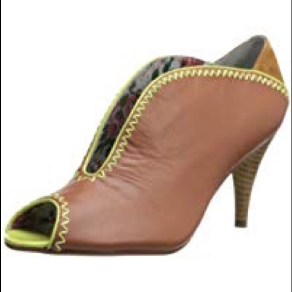 NIB: Poetic License All or Nothing booties. FAB!